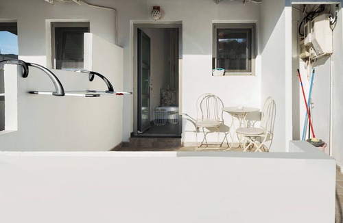 Merichas Apartment | Studio Apartment 'Calm Suites Kythnos 1' with Sea View, Wi-Fi and Air Conditioning