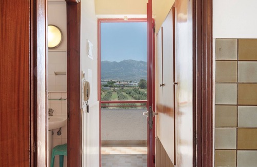 Tingaki Apartment | Studio Apartment 'Golden Sun 7' with Sea View, Shared Pool and Wi-Fi