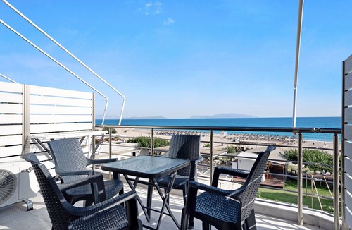 Pidima Kyras Apartment | Studio Apartment 'Iguana 17' with Sea View, Wi-Fi and Air Conditioning