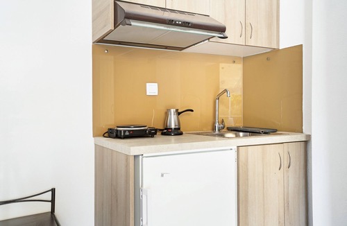 Pidima Kyras Apartment | Studio Apartment 'Iguana 8' with Sea View, Wi-Fi and Air Conditioning