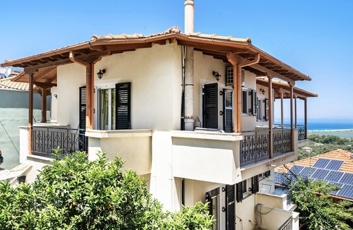 Frinion Apartment | Studio Apartment 'Lefkothea' with Sea View, Wi-Fi, and Air Conditioning