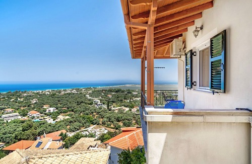 Frinion Apartment | Studio Apartment 'Lefkothea' with Sea View, Wi-Fi, and Air Conditioning