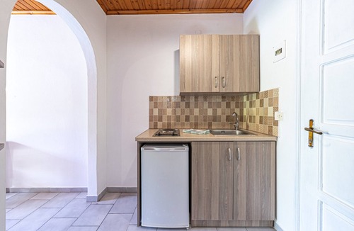 Marathias Apartment | Studio Apartment 'Maltas 20' with Shared Terrace, Wi-Fi and Air Conditioning