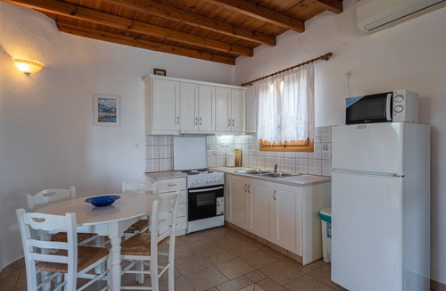 Aliki Apartment | Studio Apartment "Maria's Village One Bedroom House 4" with Sea View, Private Terrace & Wi-Fi