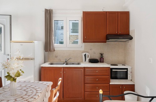Merichas Apartment | Studio Apartment 'Merichas 7 Irida' with Mountain View, Wi-Fi and Air Conditioning
