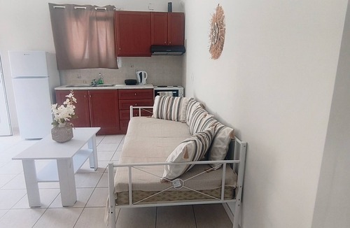 Merichas Apartment | Studio Apartment 'Merichas 7 Irida' with Mountain View, Wi-Fi and Air Conditioning