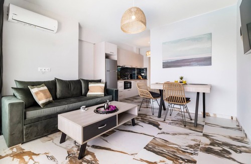 Nikiana Apartment | Studio Apartment 'Oceanida Afrodite Lyxury Suite' with Sea View, Wi-Fi and Air Conditioning