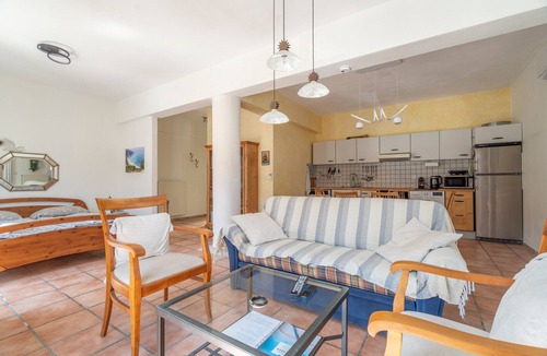 Agia Efimia Apartment | Studio Apartment 'Pilali 1 Greece' with Balcony, Wi-Fi and Air Conditioning