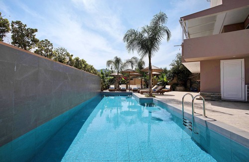 Alikanas Apartment | Studio Apartment "Villa Dionysia S8" with Shared Pool, Shared Terrace & Wi-Fi