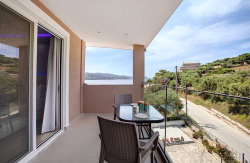 Alikanas Apartment | Studio Apartment 'Villa Dionysia Studio S6' with Shared Pool & Wi-Fi