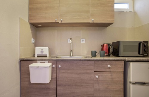 Alikanas Apartment | Studio Apartment "Villa Dionysia S1" close to the Beach with Shared Pool & Wi-Fi