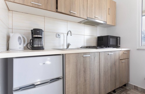 Alikanas Apartment | Studio Apartment "Villa Dionysia S3" close to the Beach with Shared Pool & Wi-Fi