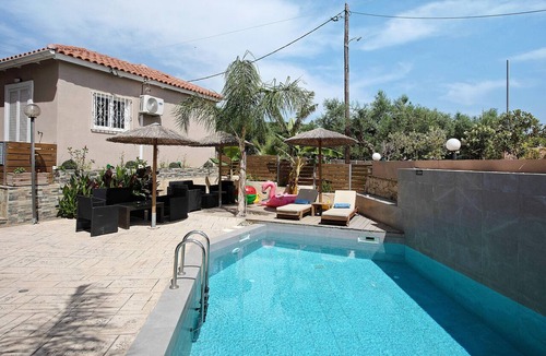 Alikanas Apartment | Studio apartment "Villa Dionysia A3" close to the Beach with Shared Pool