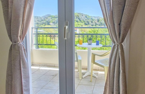 Sidari Apartment | Studio Apartment 'Vintage Resort 21' with Mountain View, Wi-Fi and Air Conditioning