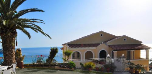 Agios Gordios Apartment | Studio apartments with pool maria in Agios Gordios Beach