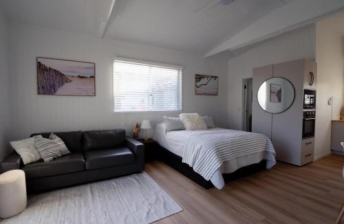 Mountain Creek Apartment | Studio Flat with kitchen
