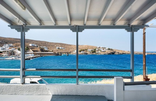 Loutra Apartment | Studio 'Gorgona' with sea view, Wi-Fi and air conditioning