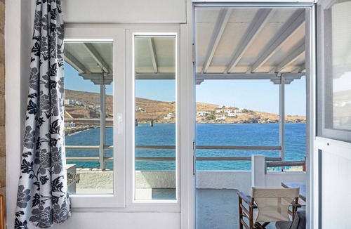 Loutra Apartment | Studio 'Gorgona' with sea view, Wi-Fi and air conditioning