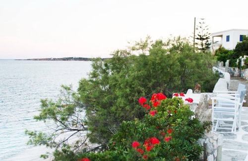 Drios Apartment | Studio sleeps 2-3 people garden view (4)