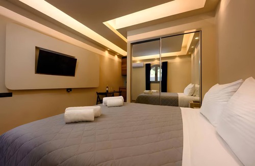 Dafnata Hotel | Studio with terrace ground floor and Communal Pool