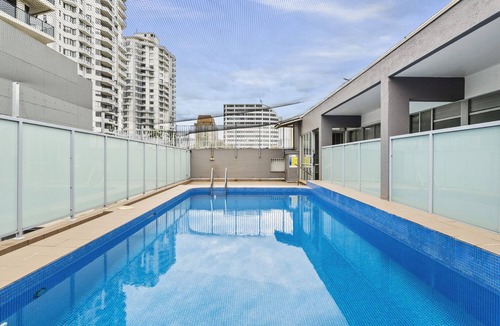 Bondi Junction Apartment | Studio3: Chic Bondi Abode with Pool & A/C