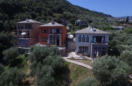Damouchari Apartment | Studios for 3 adults or 2 adults + 2 children with balcony or terrace with panoramic sea view