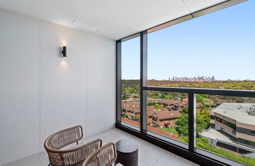 Alphington Apartment | Stunning 1-Bed with City Views and Amenities