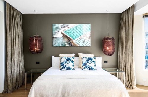 Bondi Beach Apartment | Stunning 2-Bed Unit on Bondi Beach with Ocean View