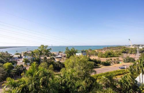 Stuart Park Apartment | Stunning 3-Bed with Sea View