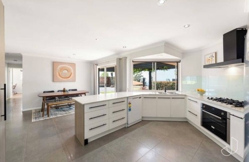Eagle Heights House | Stunning 4-Bedroom Home with Breath-taking Gold Coast City Views!
