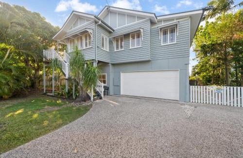 Dicky Beach House | Stunning 4 Bedroom Beach House - Dicky Beach Original