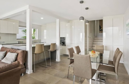 Noosa Heads Apartment | Stunning Apartment with Views of Laguna Bay - Unit 2 Taralla 16 Edgar Bennett Ave