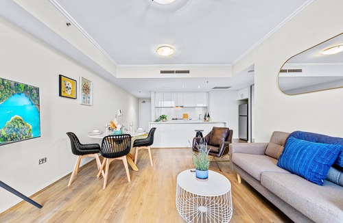 St. Leonards Apartment | Stunning City and Water View Apartment with New Metro station in your doorsteps!