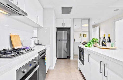 St. Leonards Apartment | Stunning City and Water View Apartment with New Metro station in your doorsteps!