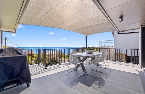 Malua Bay House | Stunning Clifftop Oasis: Breathtaking Ocean Views