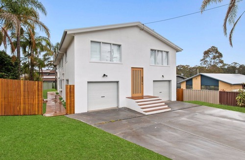 Surf Beach House | Stunning home 350 metres from the beach.