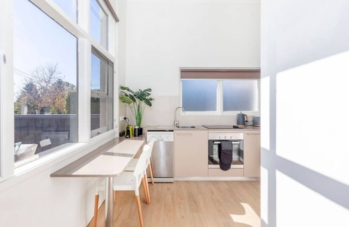 North Sydney Apartment | Stunning Huge Studio & Sunny terrace with Parking