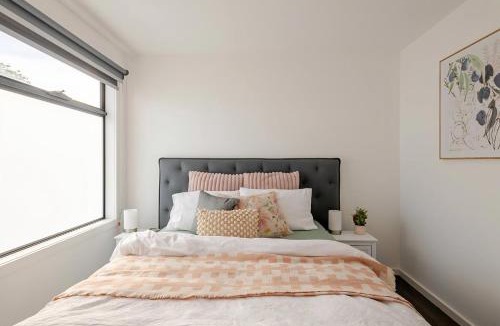 Footscray House | Stunning, modern, two-story detached townhouse