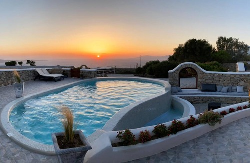 Agios Ioannis House | Stunning Mykonos Villa Delos Sunset View -close to beaches and town!