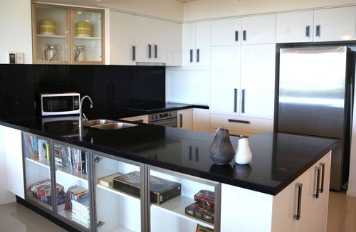 Moffat Beach Apartment | Stunning Oceanfront Apartment