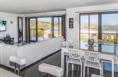 Carrickalinga House | Stunning on Stacey 42 Stacey Drive