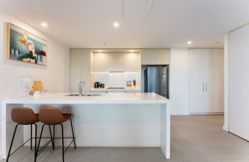 Tempe Apartment | Stunning Riverview 3Bedroom Apt/Wolli Creek/Great Transport links/Free Parking