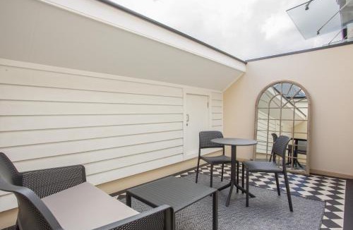 Lewisham Apartment | Stunning Studio with Alfresco Terrace near Trains