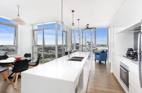 Zetland Apartment | Stunning Views, Modern Comfort: Book Zetland Heights!