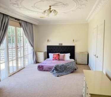 Templestowe House | Stunning White House Luxury Retreat In Templestowe
