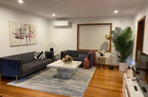 Glenroy House | Style/Comfort/Spacious 4 bedroom house plus study