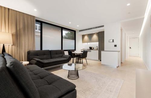 Coogee Apartment | Stylish 1BR Apartment with Balcony near Coogee Beach
