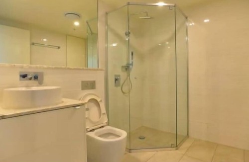 Bowen Hills Apartment | Stylish 1BR with Sauna, Pool and Gym-Close to CBD!