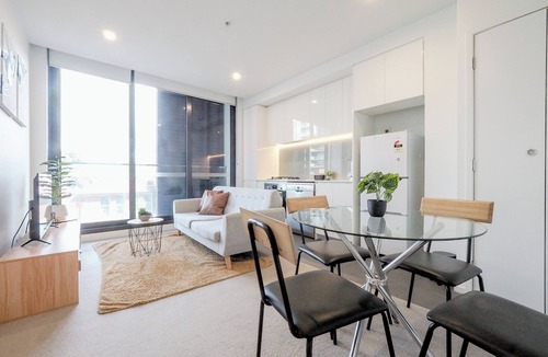 Footscray Apartment | Stylish 1BR1BA apt in Footscray Pool Gym WIFI