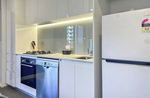 Footscray Apartment | Stylish 1BR1BA apt in Footscray Pool Gym WIFI